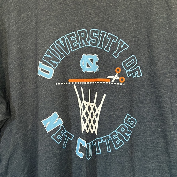 UNC Tar Heels T-shirt - Picture 2 of 4